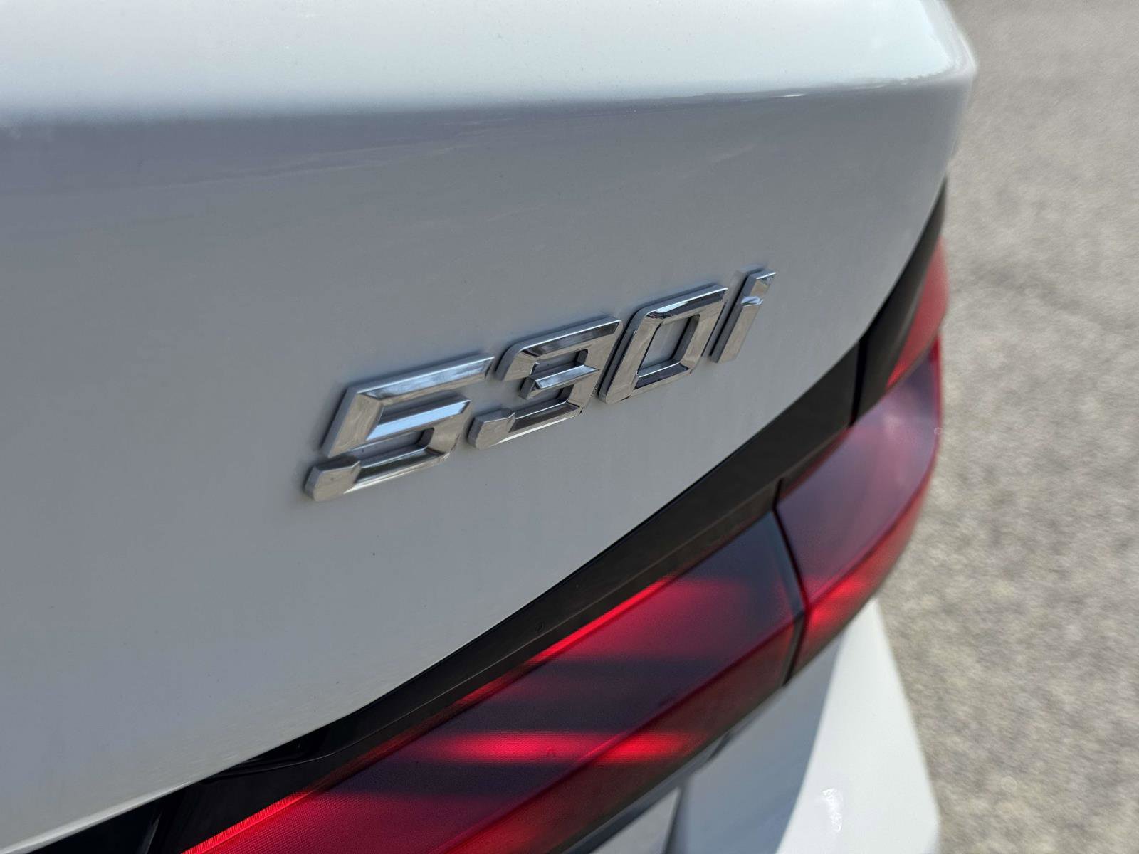 Used 2022 BMW 530i xDrive w/ M Sport Package image 10