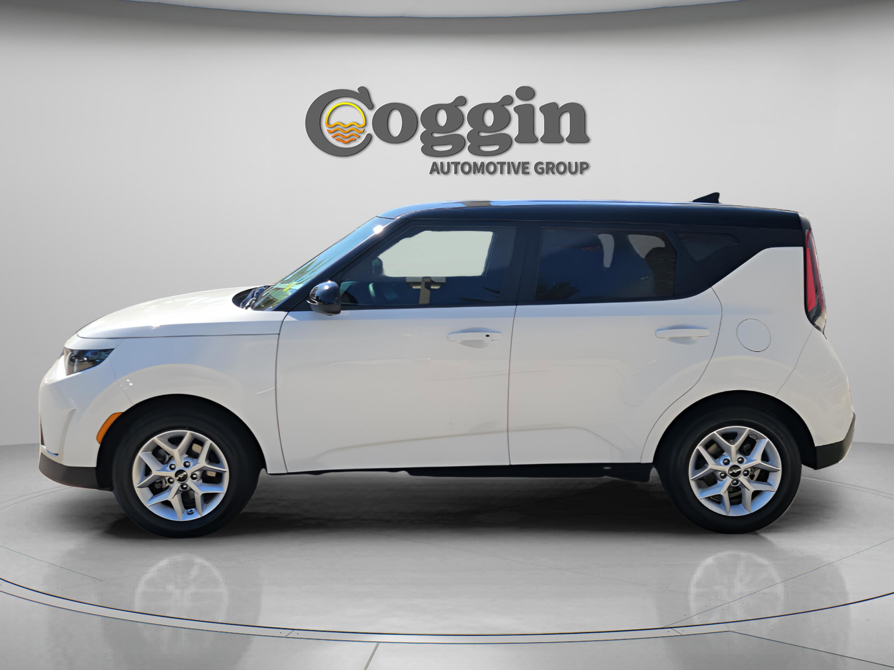 Used 2024 Kia Soul S FWD image 2