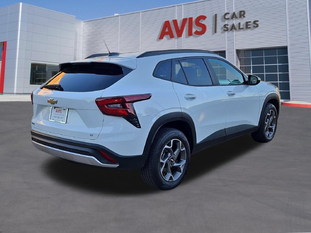 Used 2025 Chevrolet Trax LT w/ LT Convenience Package FWD image 5