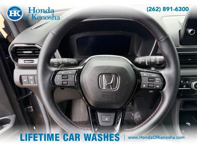 Used 2025 Honda Pilot Black Edition image 7