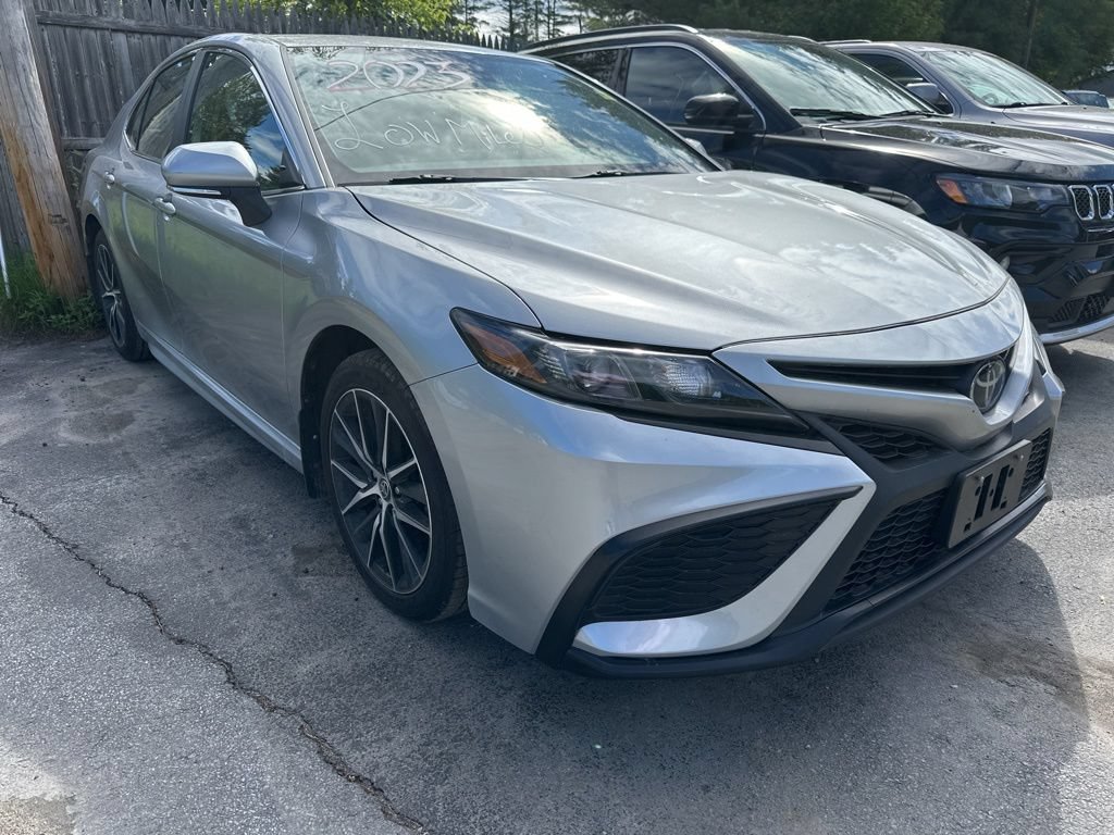 Used 2023 Toyota Camry SE FWD image 2