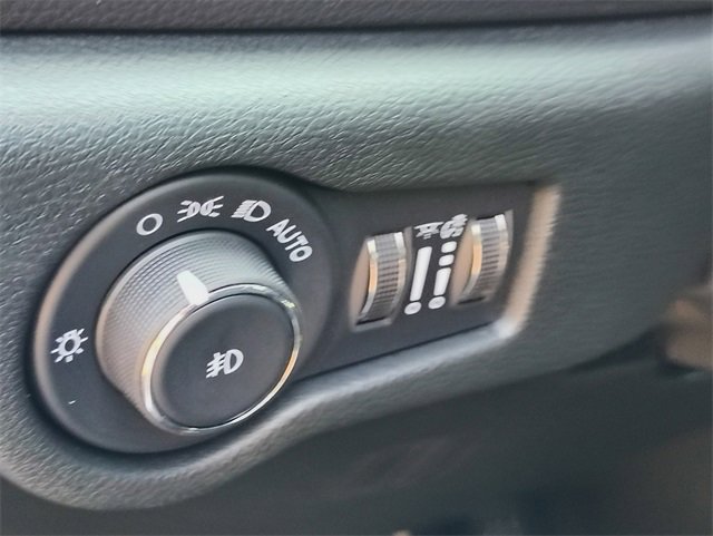 New 2026 Chrysler Pacifica Limited w/ Uconnect Theater Family Group image 16