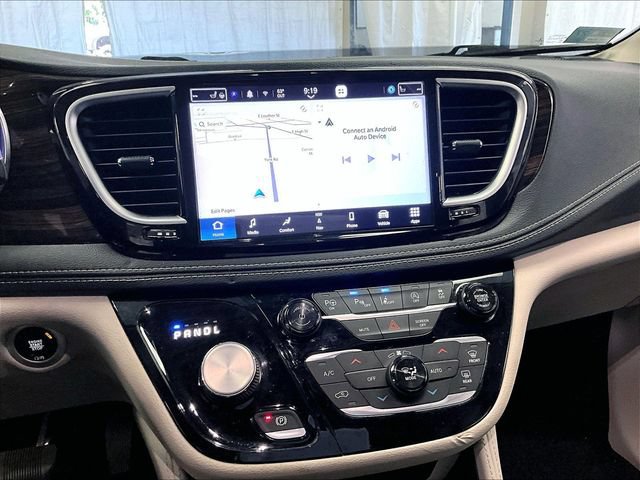 Used 2022 Chrysler Pacifica Limited AWD/4WD image 6