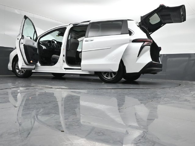 Used 2025 Toyota Sienna XLE w/ XLE Plus Package AWD/4WD image 56