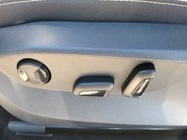 New 2026 Volkswagen Taos SE FWD image 19