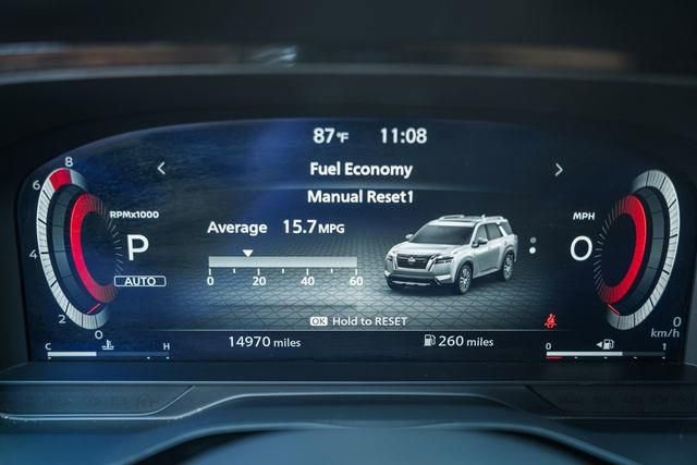 Used 2024 Nissan Pathfinder Platinum w/ Black Appearance Package image 46