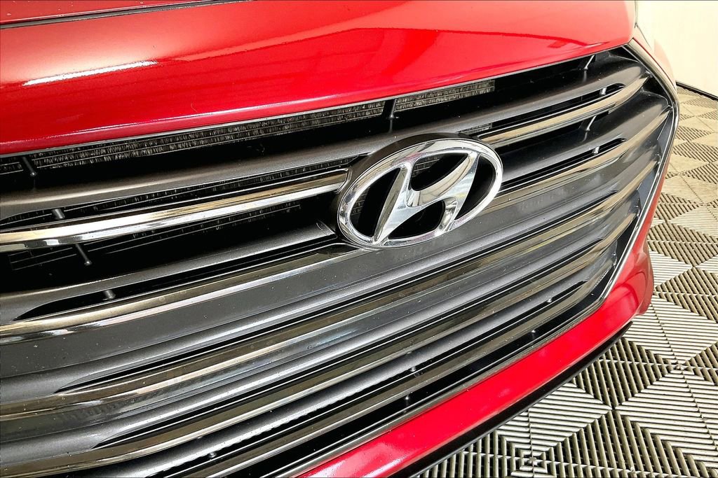 Used 2017 Hyundai Elantra Limited image 28