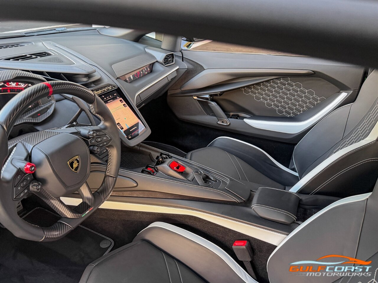 Used 2024 Lamborghini Revuelto image 16