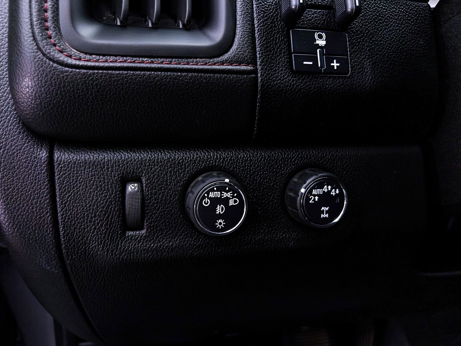 Used 2020 GMC Canyon All Terrain w/ All Terrain X Package AWD/4WD image 3