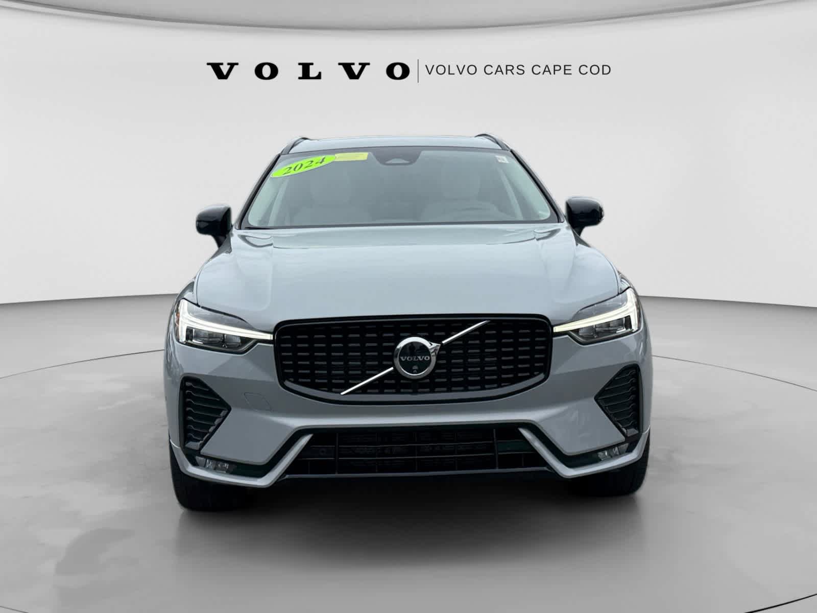 Used 2024 Volvo XC60 B5 Plus w/ Protection Package Premier AWD/4WD image 2