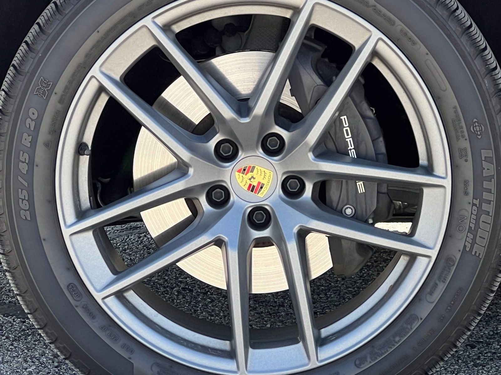 Certified 2025 Porsche Macan AWD/4WD image 14