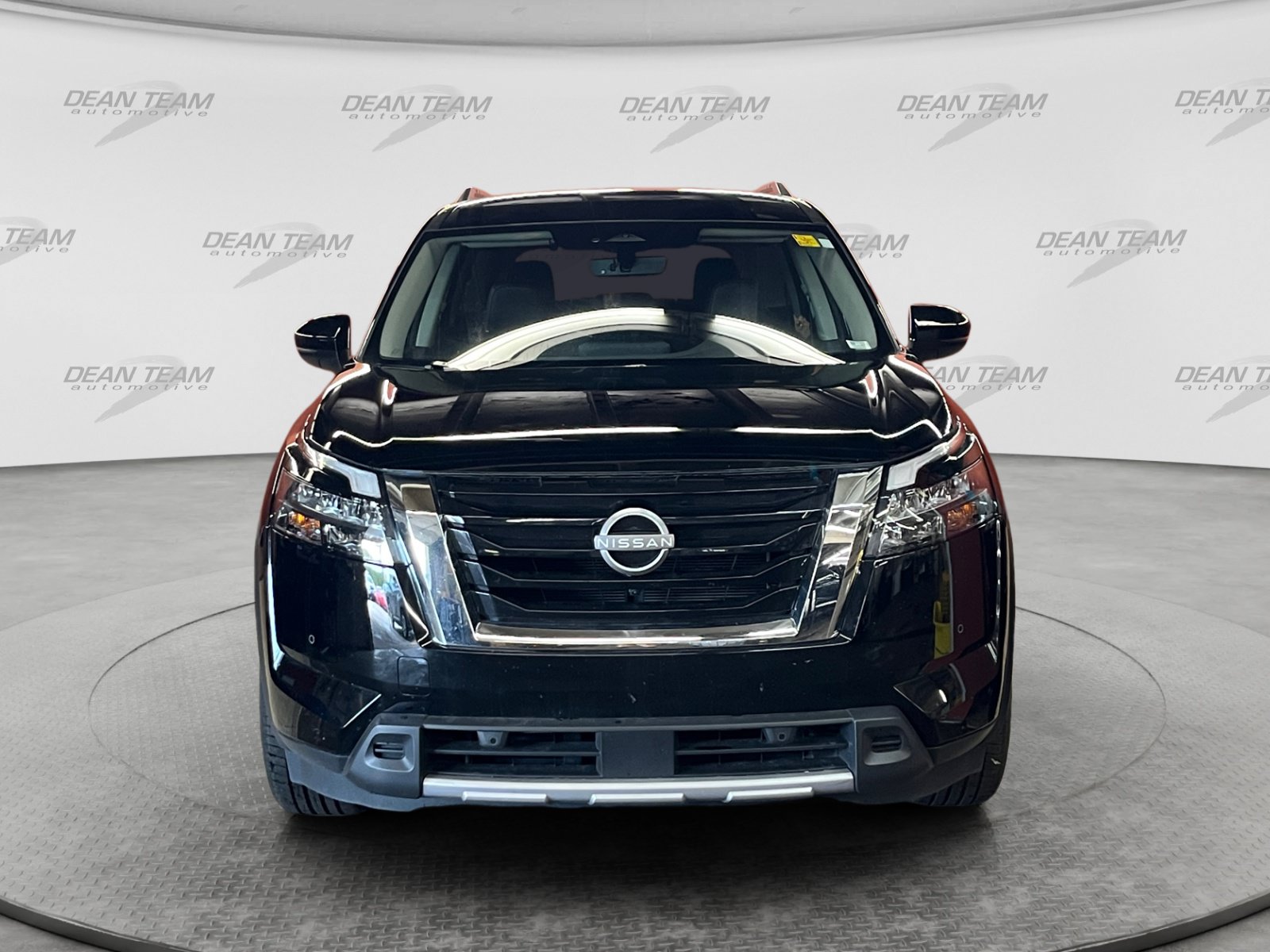 Used 2025 Nissan Pathfinder SL AWD/4WD image 2