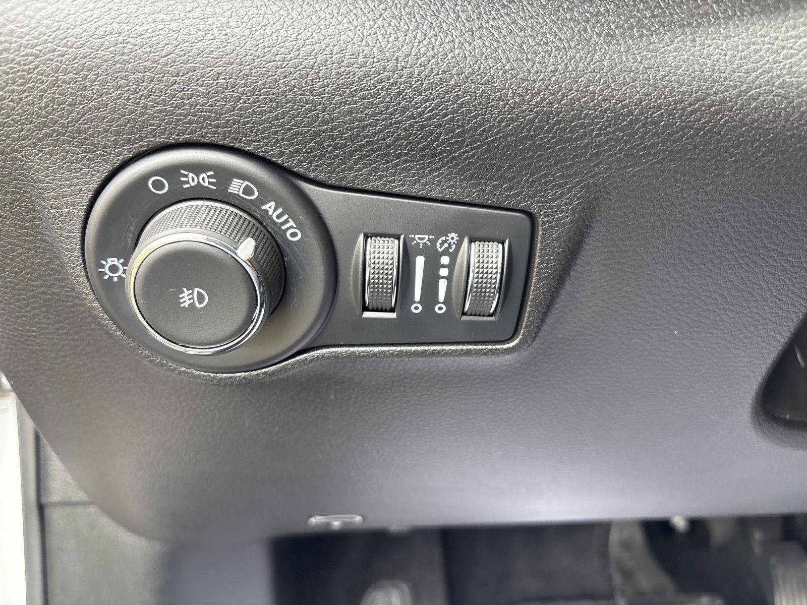 Used 2025 Jeep Compass Limited w/ Sun & Sound Group AWD/4WD image 19