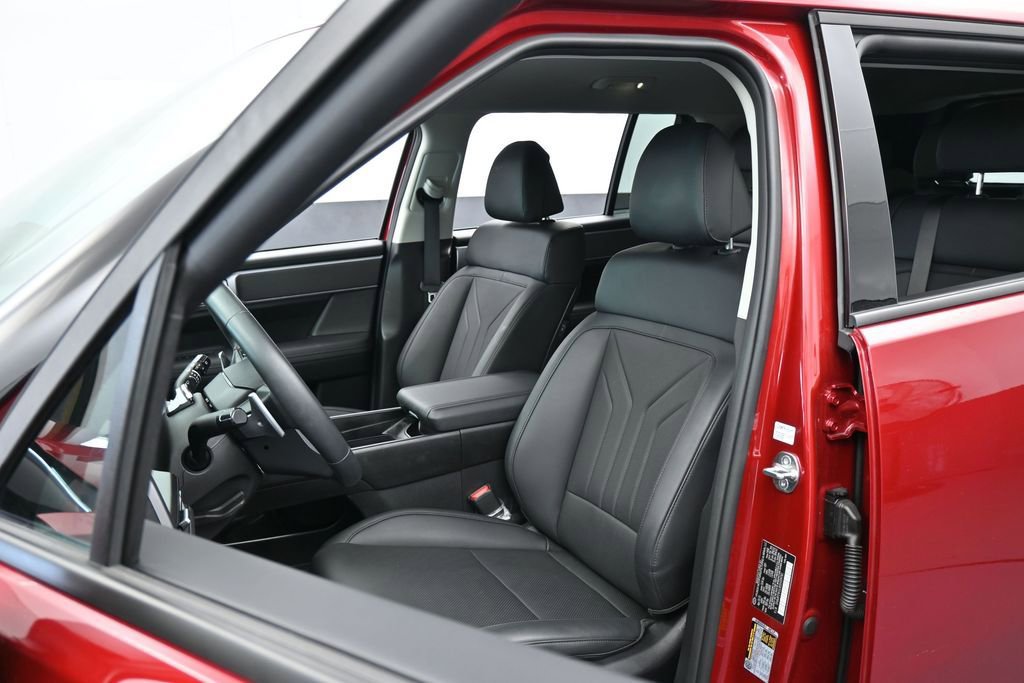 Used 2025 Hyundai Santa Fe SEL FWD image 10