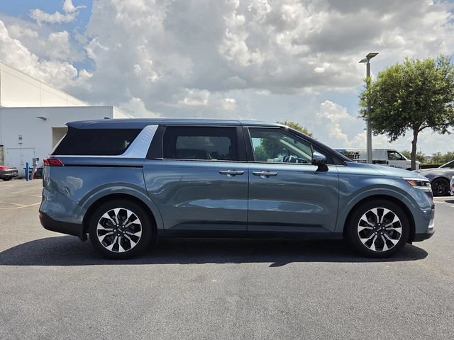 Used 2023 Kia Carnival EX FWD image 7