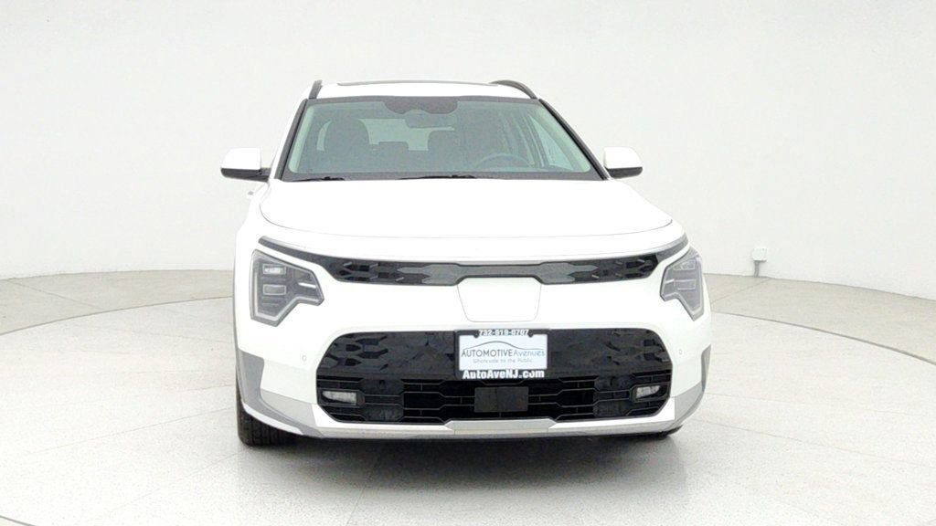 Used 2024 Kia Niro Wave w/ Wave Preserve Package image 2