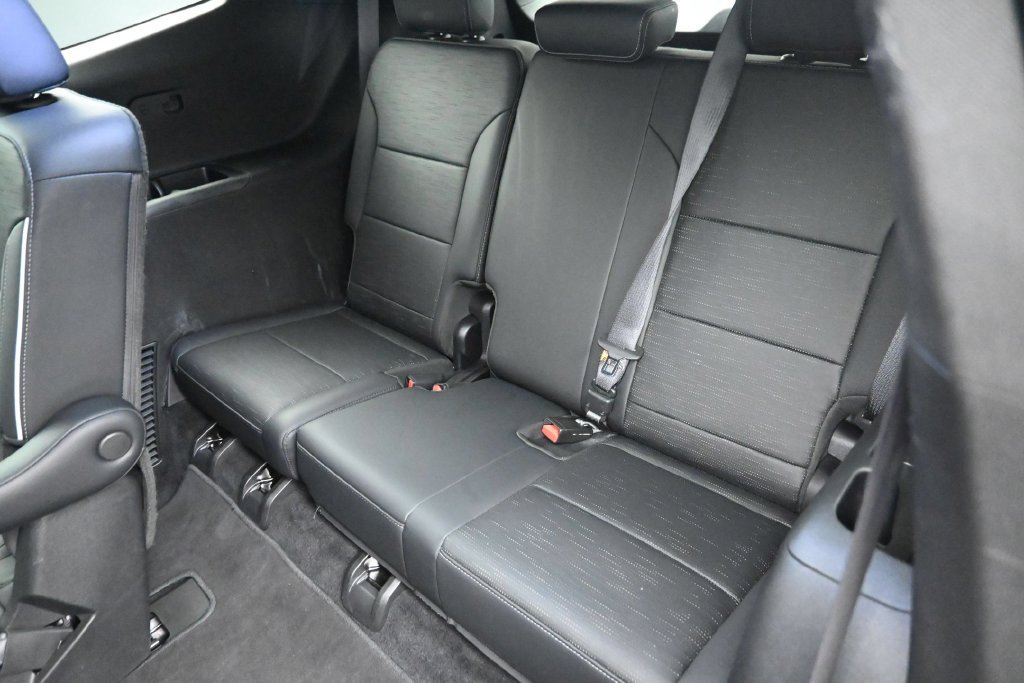 Used 2025 Buick Enclave Sport Touring AWD/4WD image 16