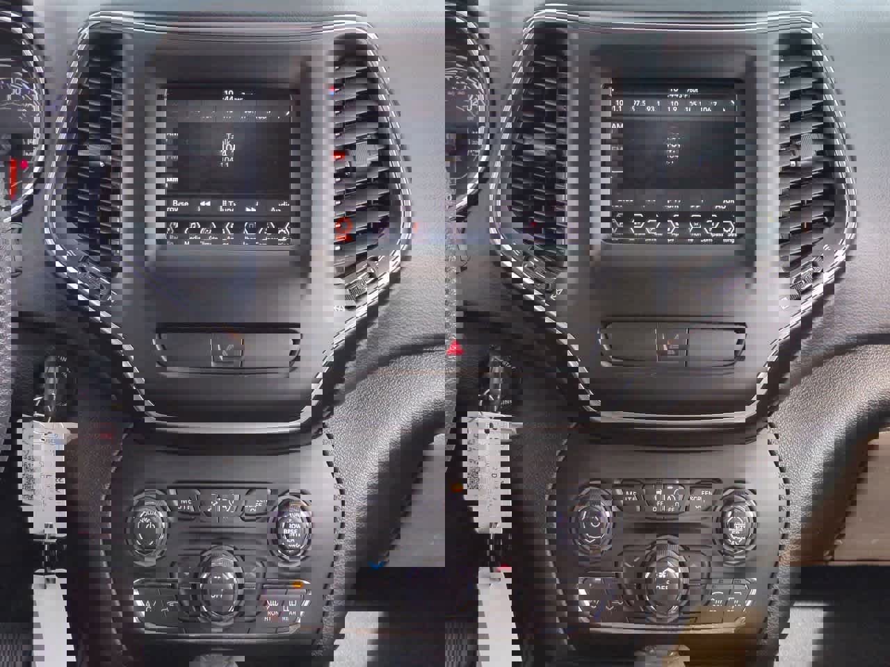 Used 2020 Jeep Cherokee Latitude image 28