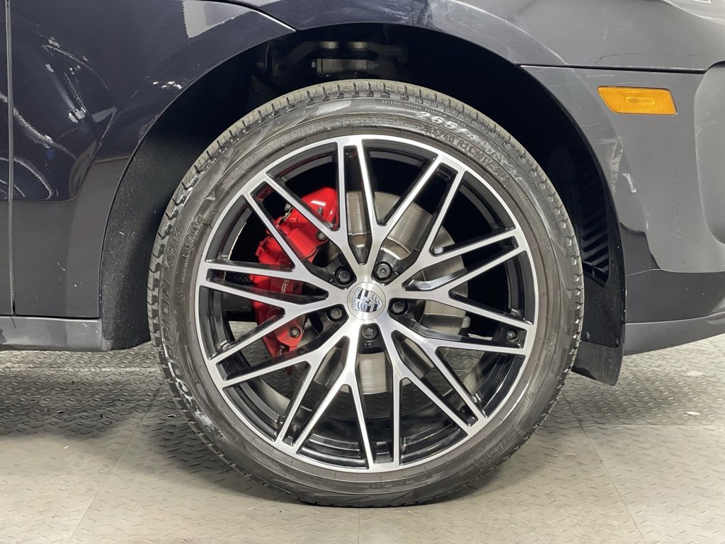Certified 2023 Porsche Macan S image 11