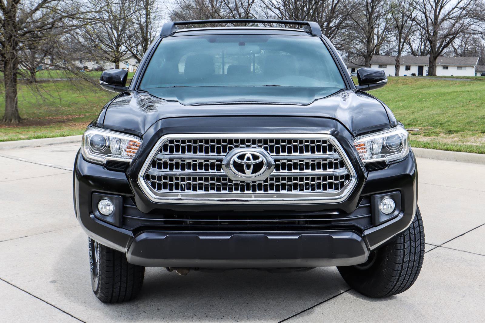 Used 2017 Toyota Tacoma TRD Off-Road w/ Tow Package (A/T) AWD/4WD image 18