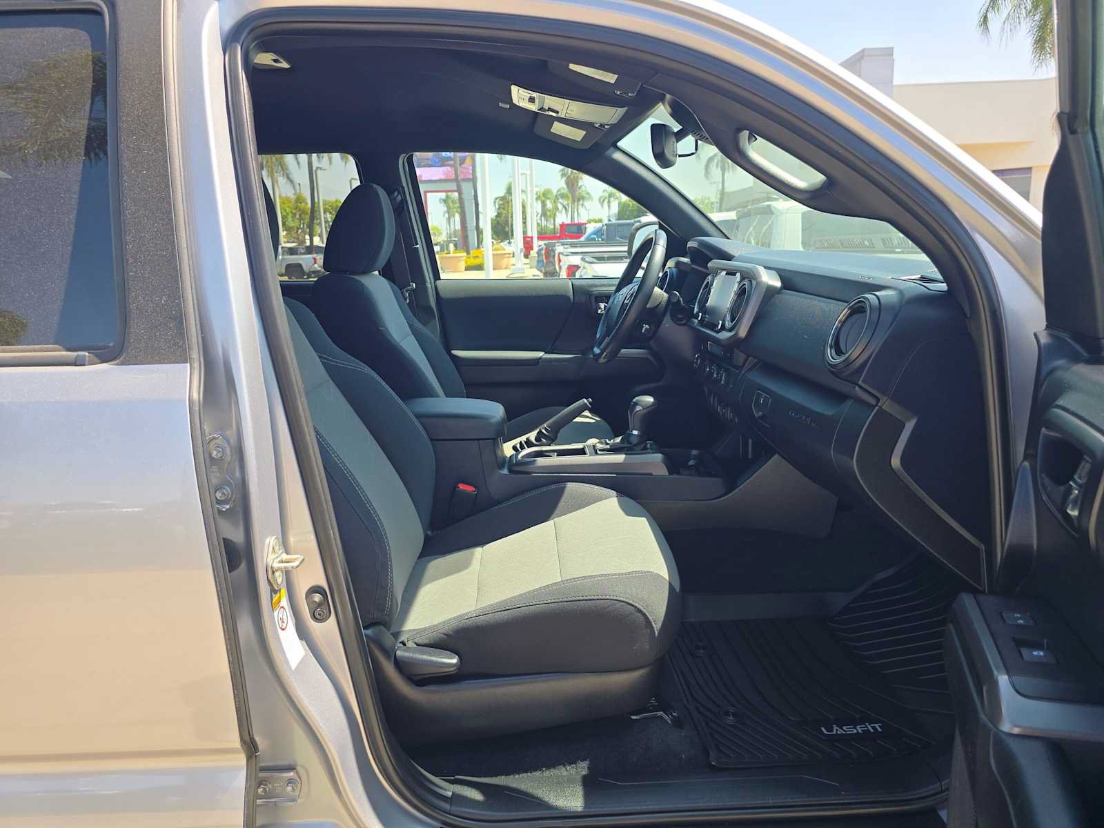 Used 2020 Toyota Tacoma TRD Sport w/ Technology Package RWD image 10
