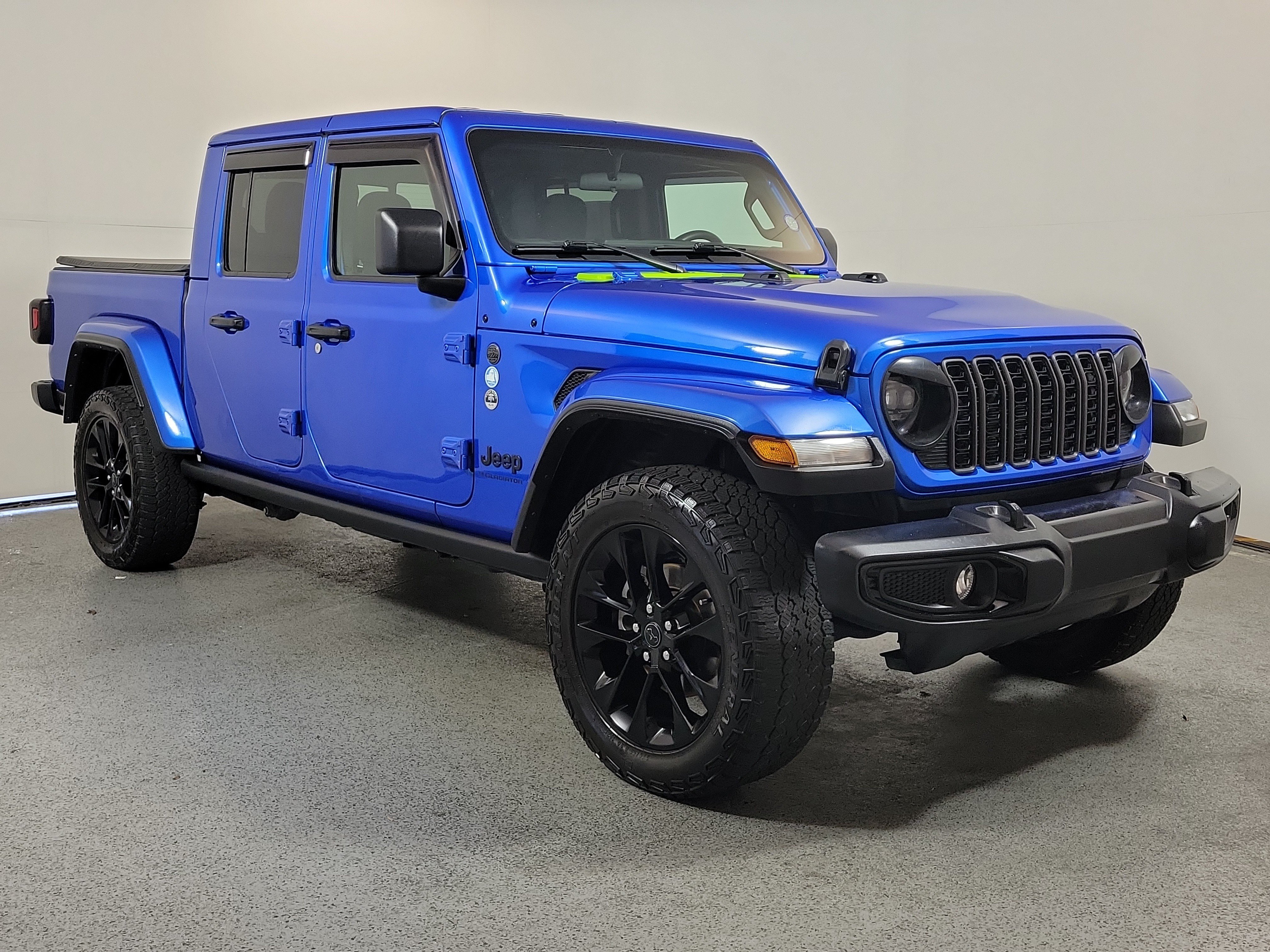 Used 2024 Jeep Gladiator Overland AWD/4WD image 1