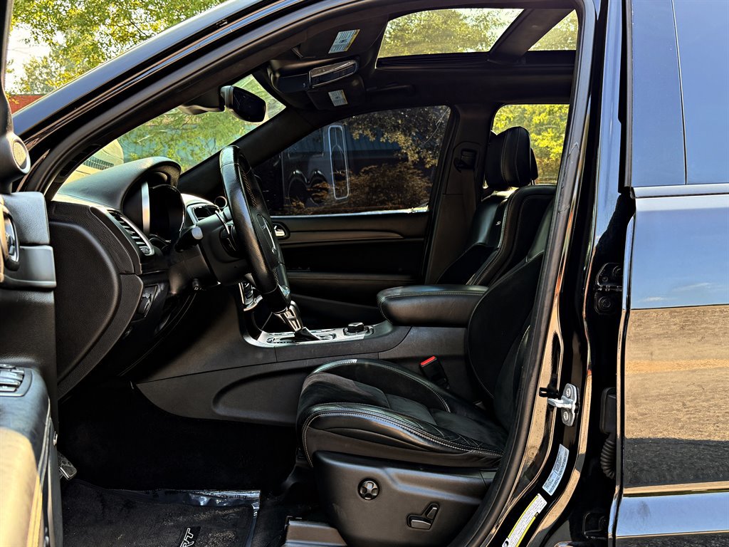 Used 2017 Jeep Grand Cherokee SRT AWD/4WD image 9