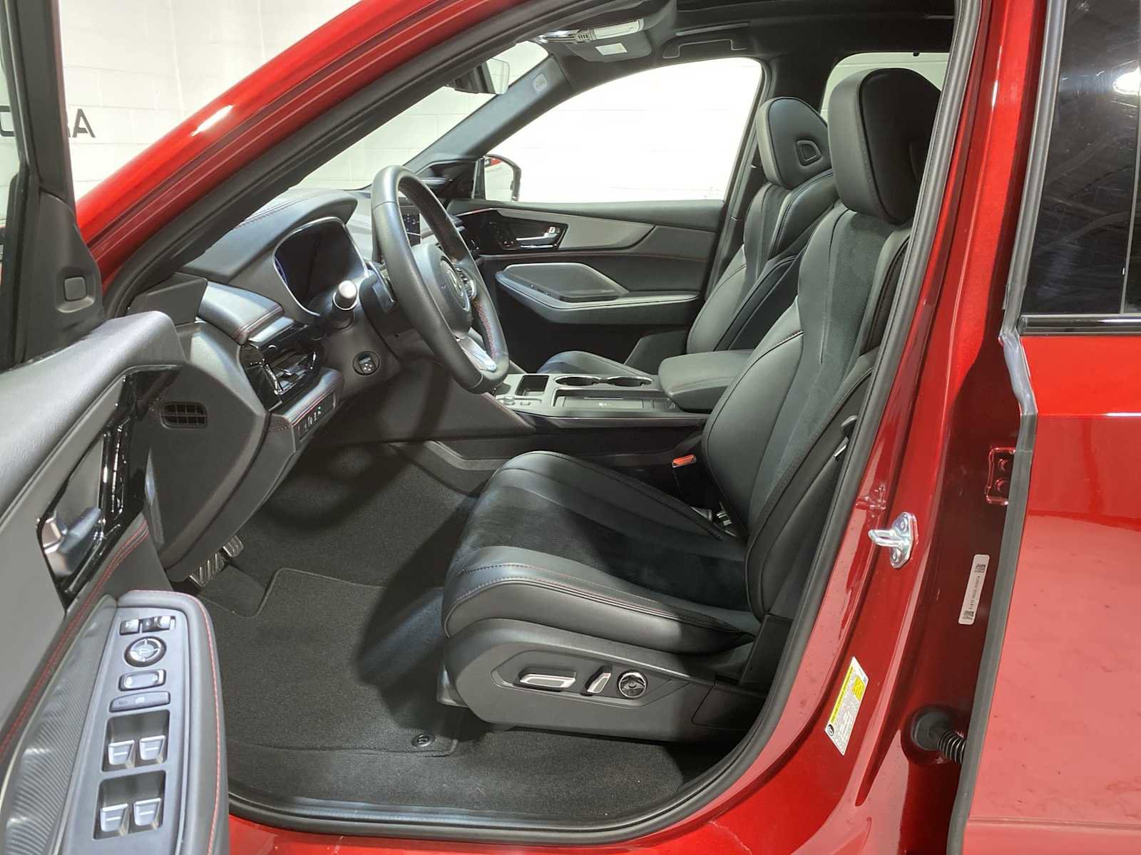 Used 2025 Acura MDX A-Spec image 2