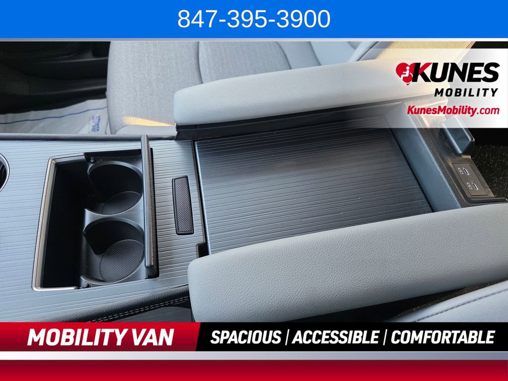 Used 2026 Toyota Sienna LE FWD image 63