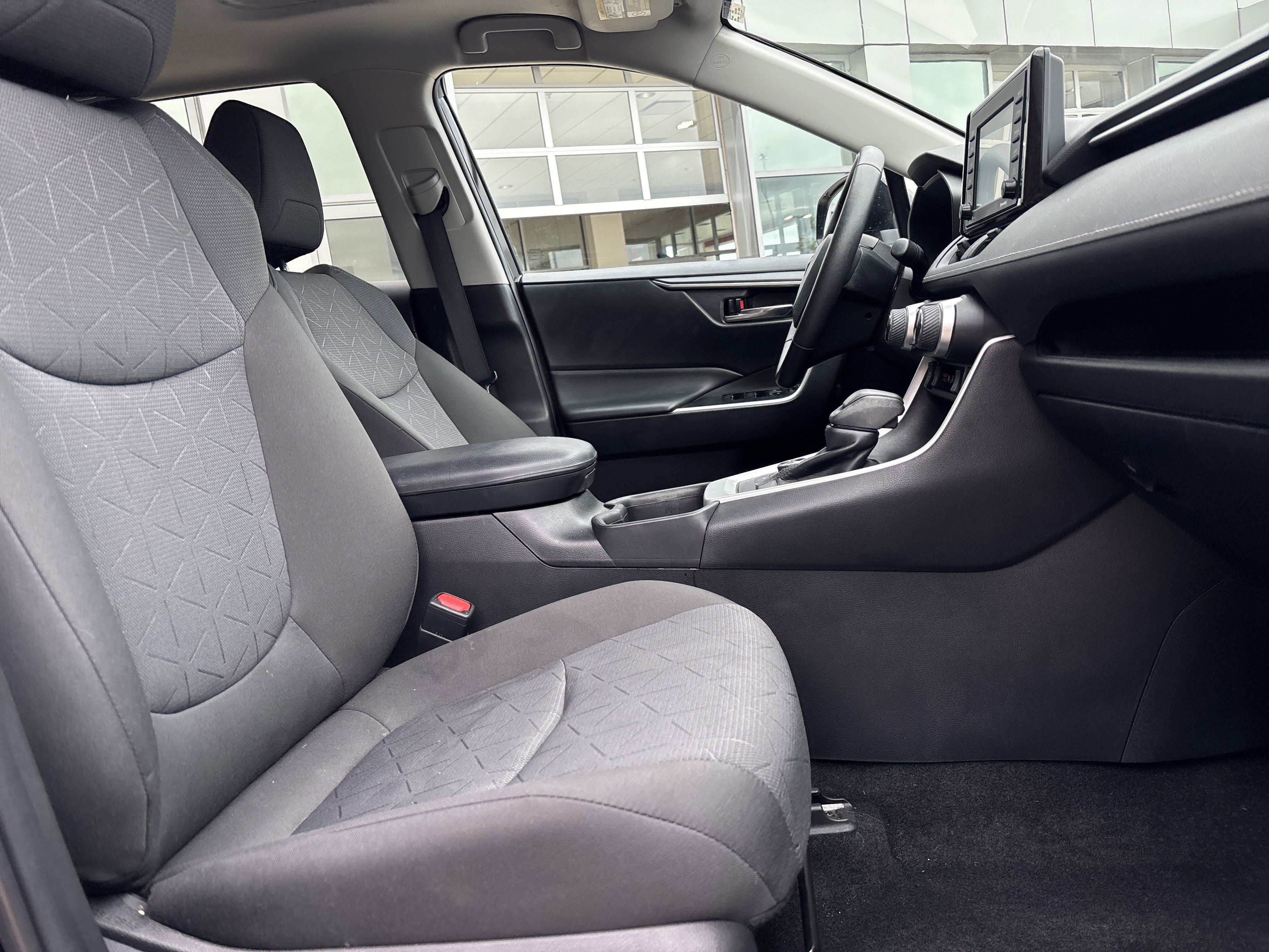 Used 2022 Toyota RAV4 XLE w/ Convenience Package AWD/4WD image 28