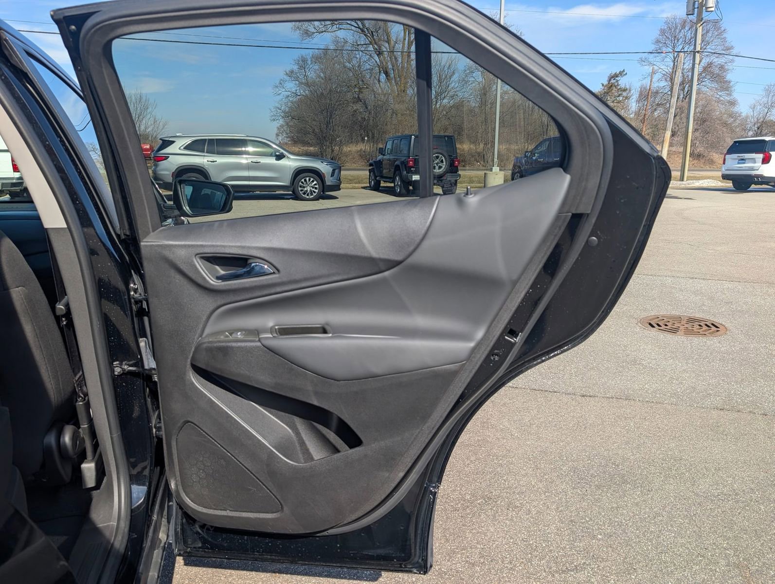 Used 2024 Chevrolet Equinox LT image 32