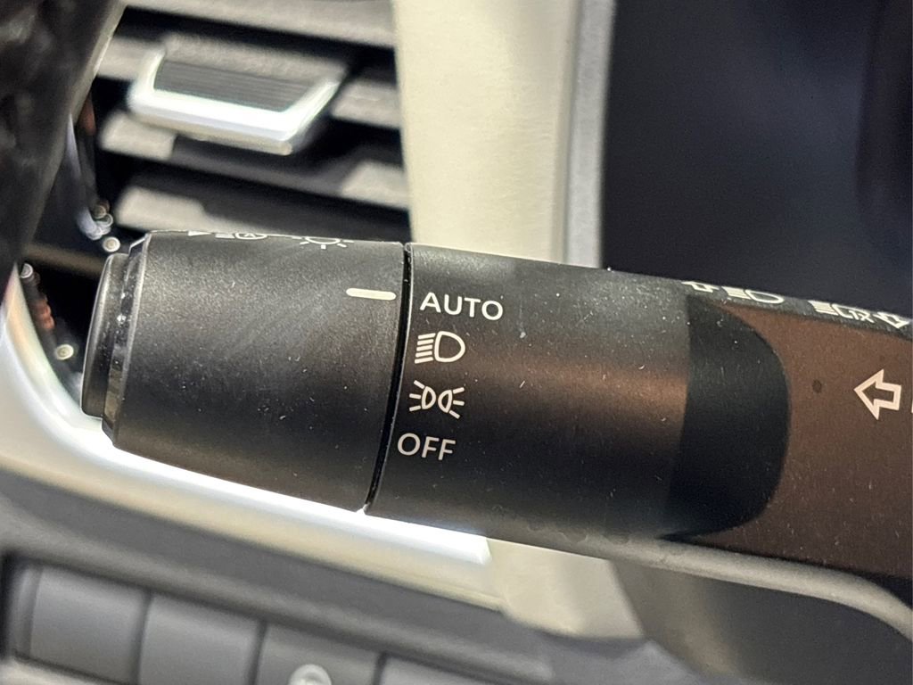 Used 2023 Nissan Rogue SL w/ SL Premium Package image 26