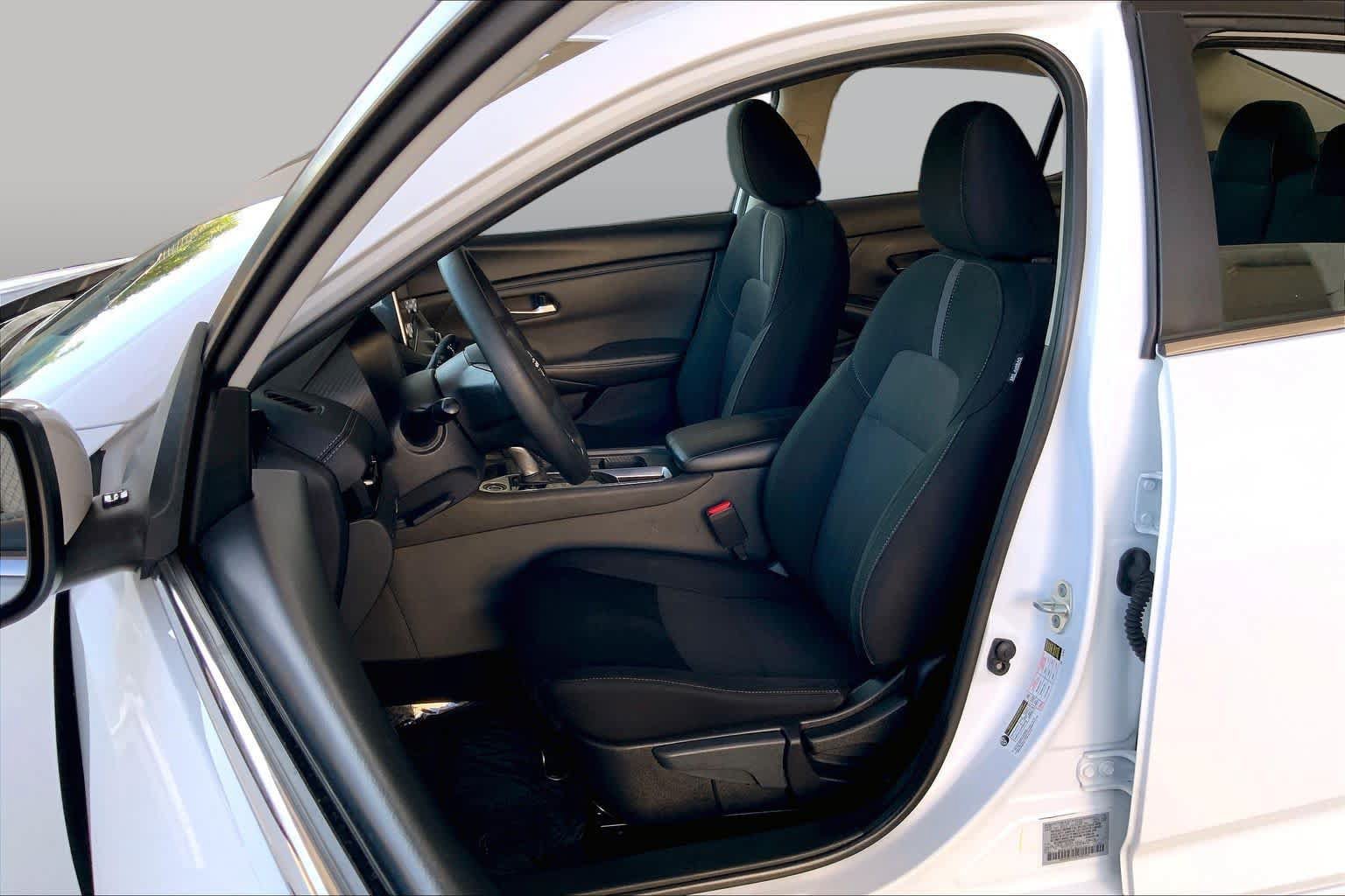 Used 2025 Nissan Sentra SV FWD image 8