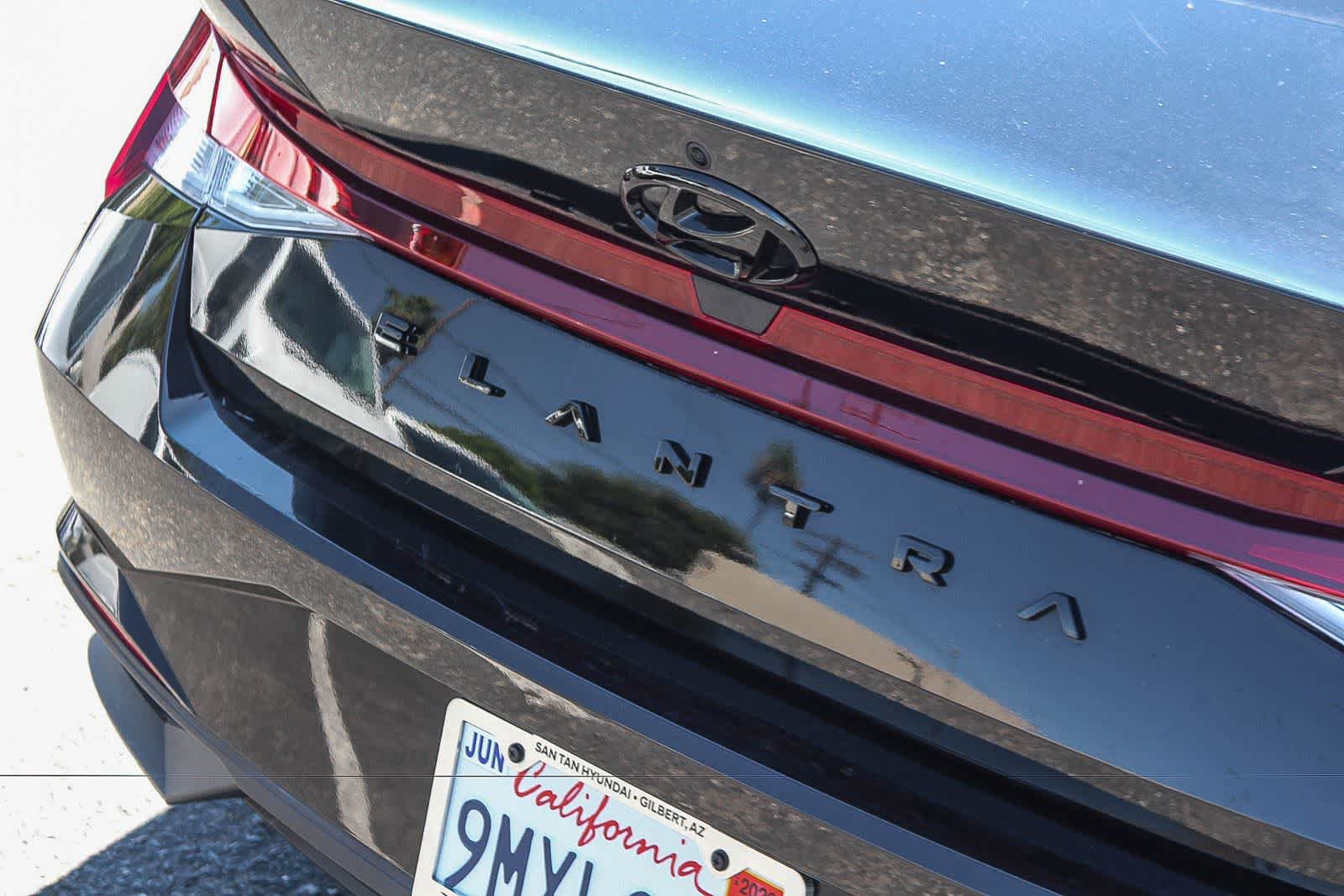 Certified 2023 Hyundai Elantra SE FWD image 9