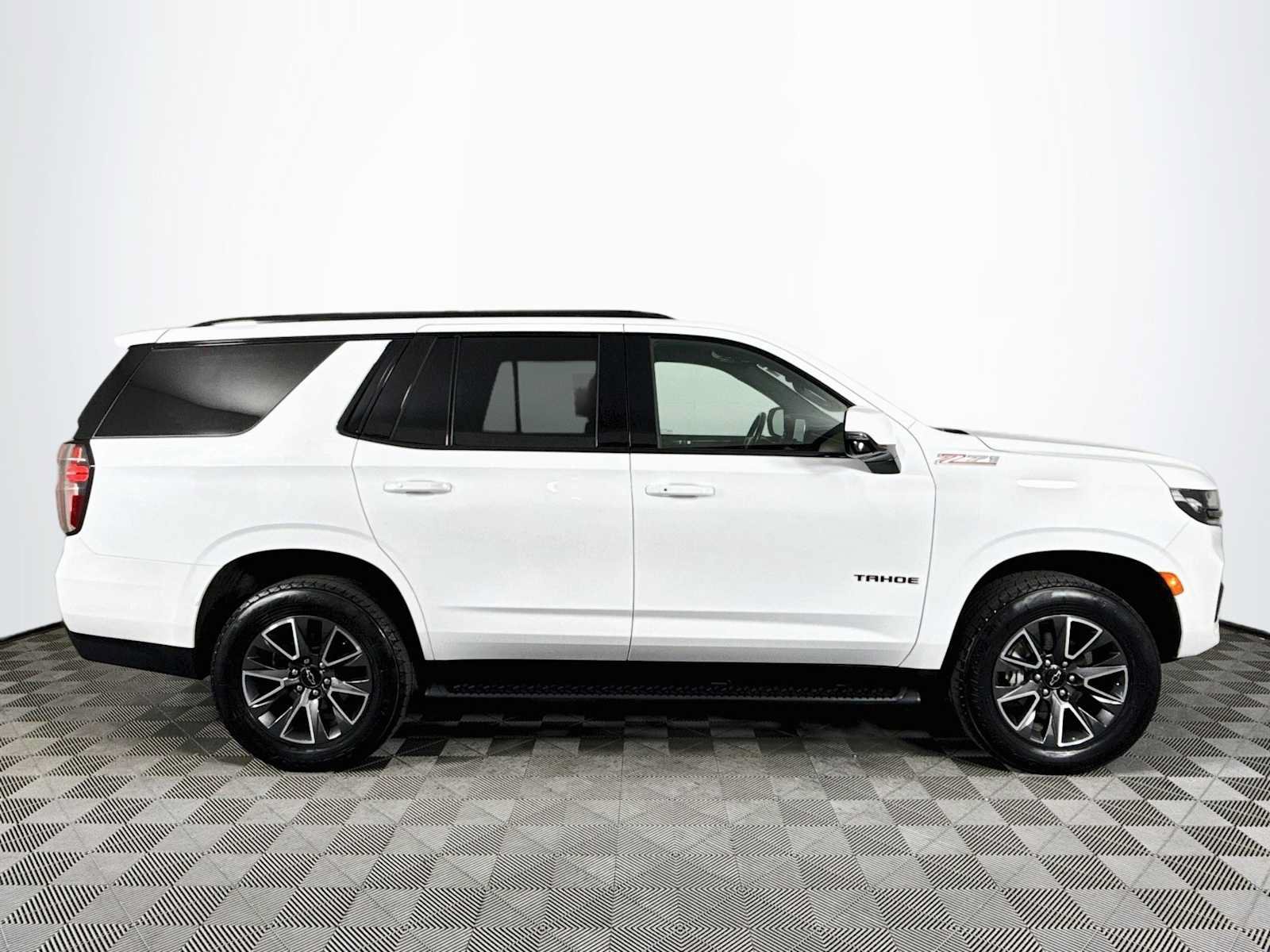 Used 2021 Chevrolet Tahoe Z71 w/ Z71 Signature Package AWD/4WD image 4