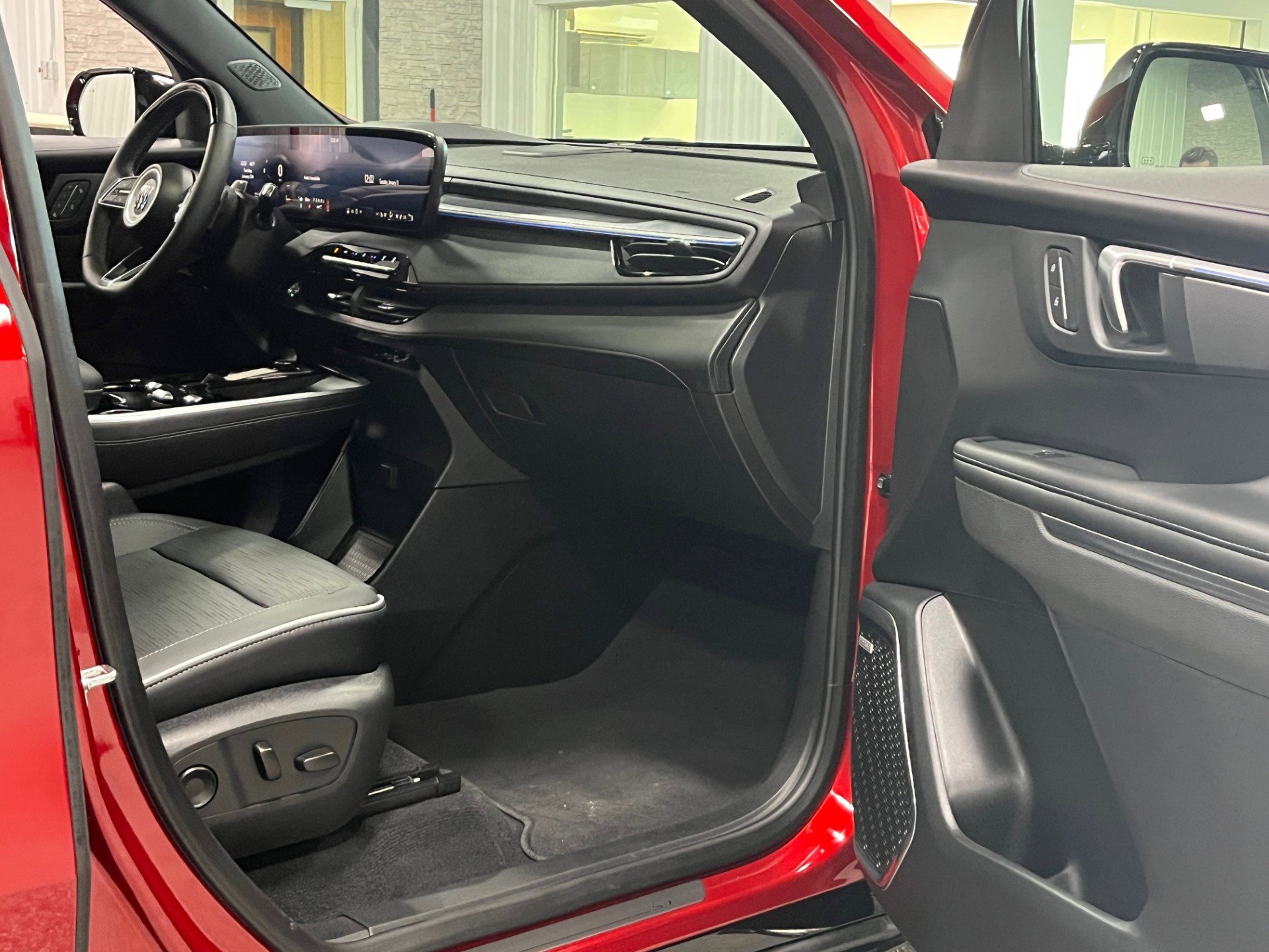 Certified 2025 Buick Enclave Sport Touring w/ Super Cruise Package image 9