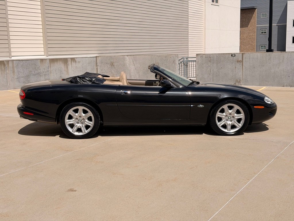 Used 2000 Jaguar XK8 Convertible RWD image 2
