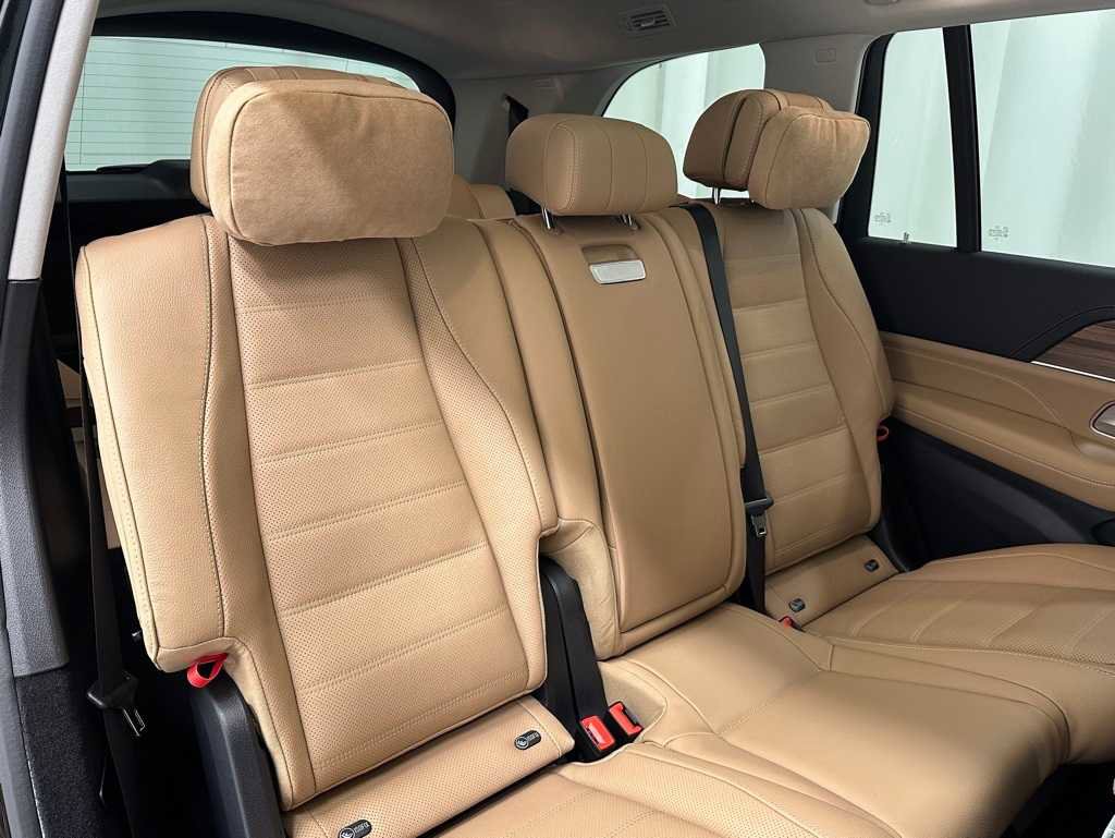 Used 2025 Mercedes-Benz GLS 580 4MATIC image 20
