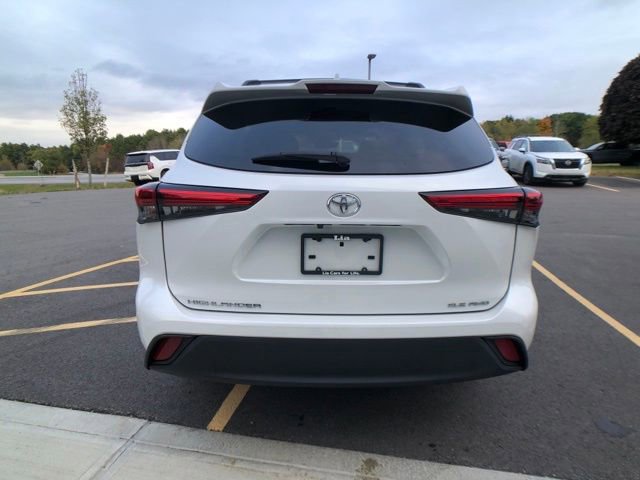 Used 2023 Toyota Highlander XLE image 4