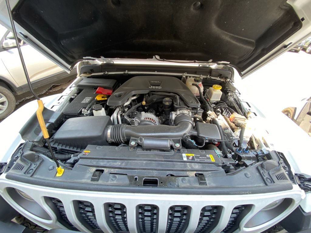 Used 2021 Jeep Gladiator Mojave AWD/4WD image 32