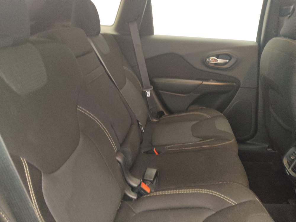 Used 2015 Jeep Cherokee Latitude FWD image 19