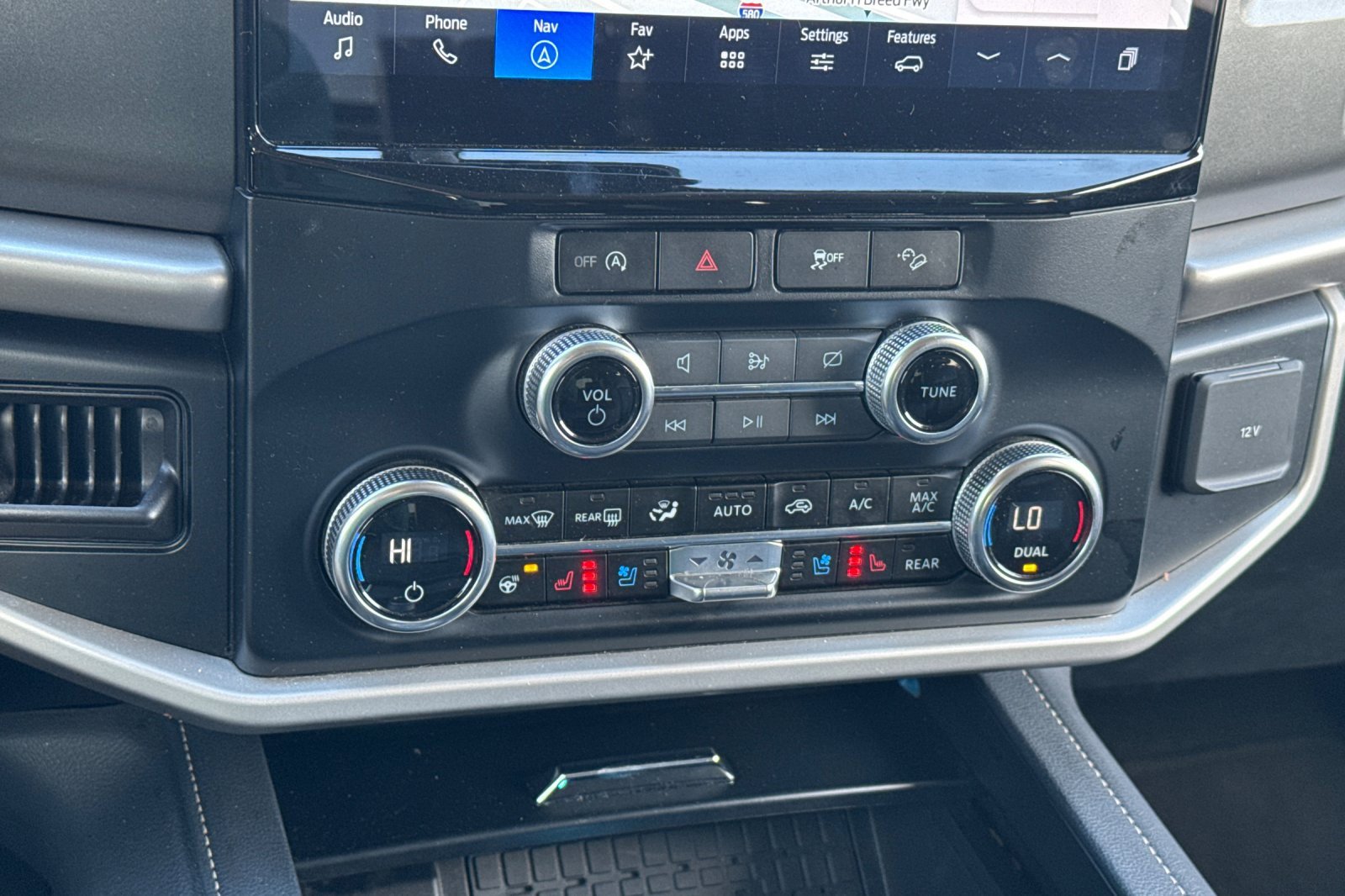 Used 2024 Ford Expedition XLT image 29