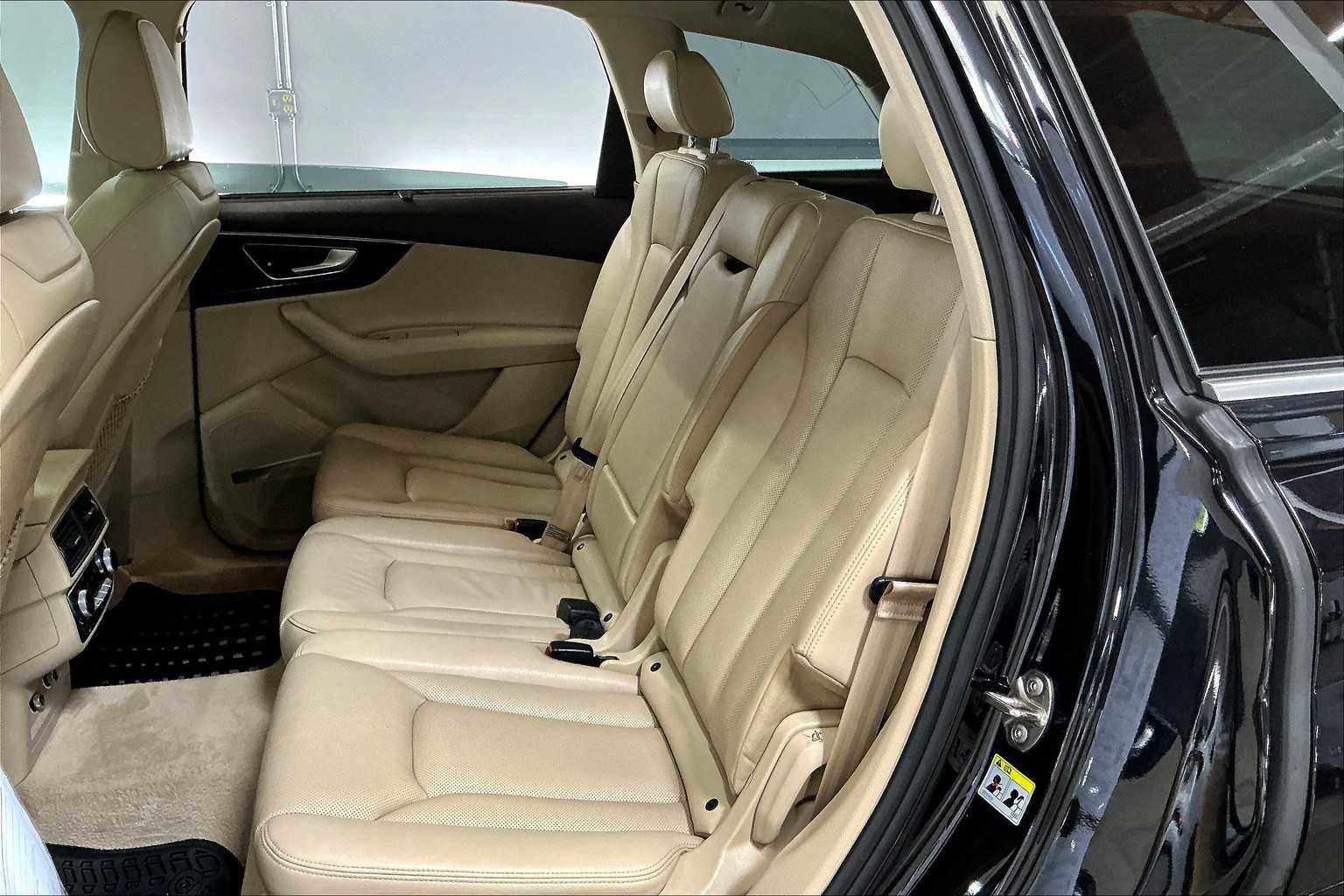 Used 2018 Audi Q7 3.0T Premium Plus w/ Premium Plus Package image 28