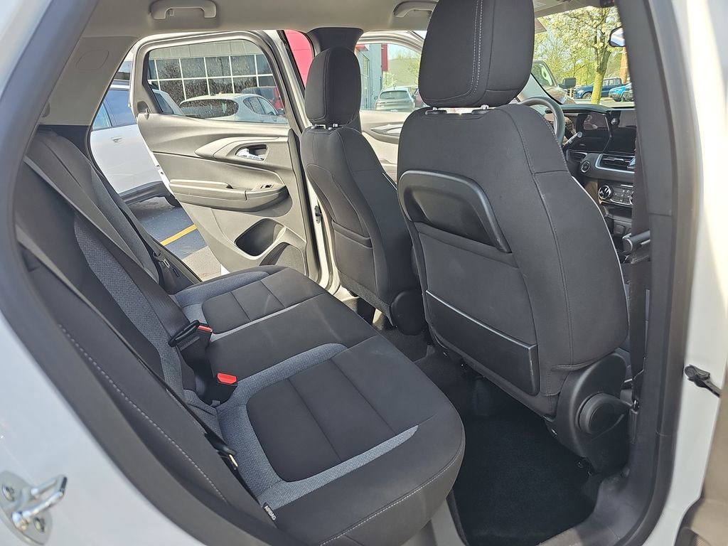 Used 2025 Chevrolet TrailBlazer LT AWD/4WD image 11