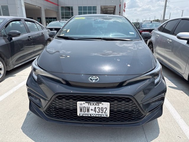 Used 2025 Toyota Corolla SE w/ SE Premium Package FWD image 3
