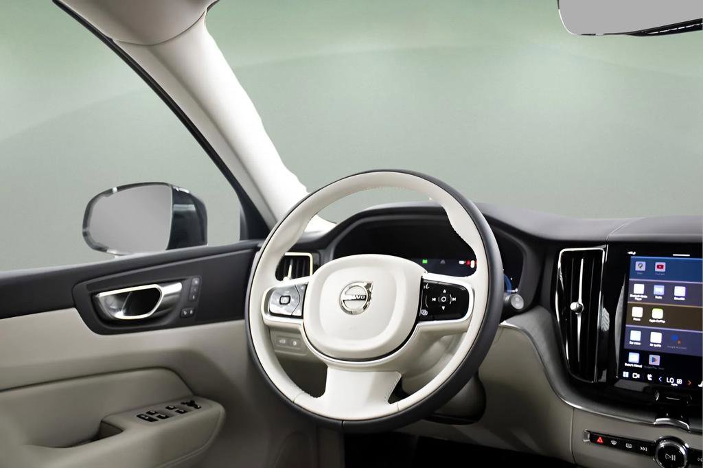 Certified 2025 Volvo XC60 T8 Plus w/ Protection Package Premier image 34