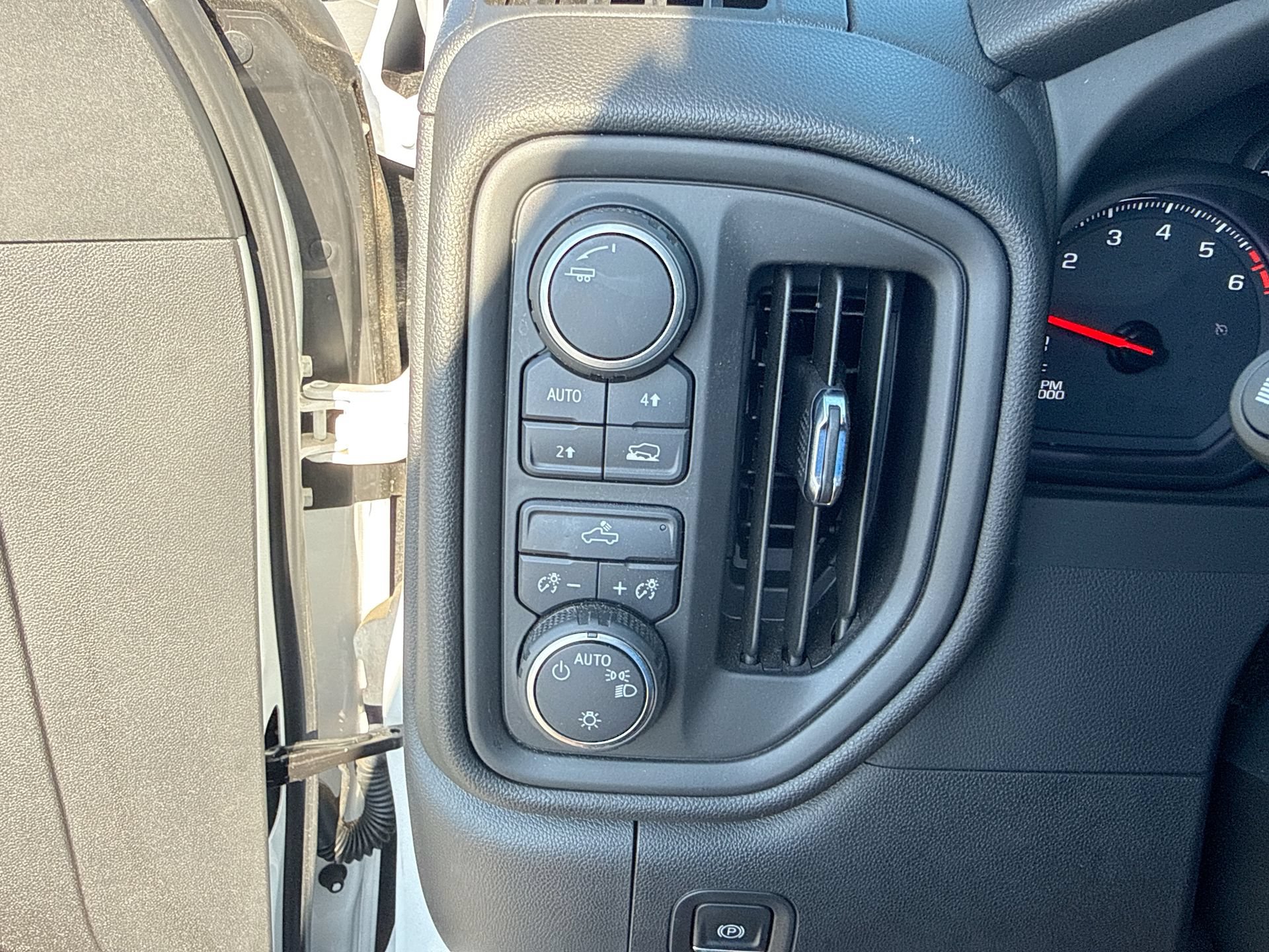 Used 2022 Chevrolet Silverado 1500 W/T w/ WT Value Package AWD/4WD image 9