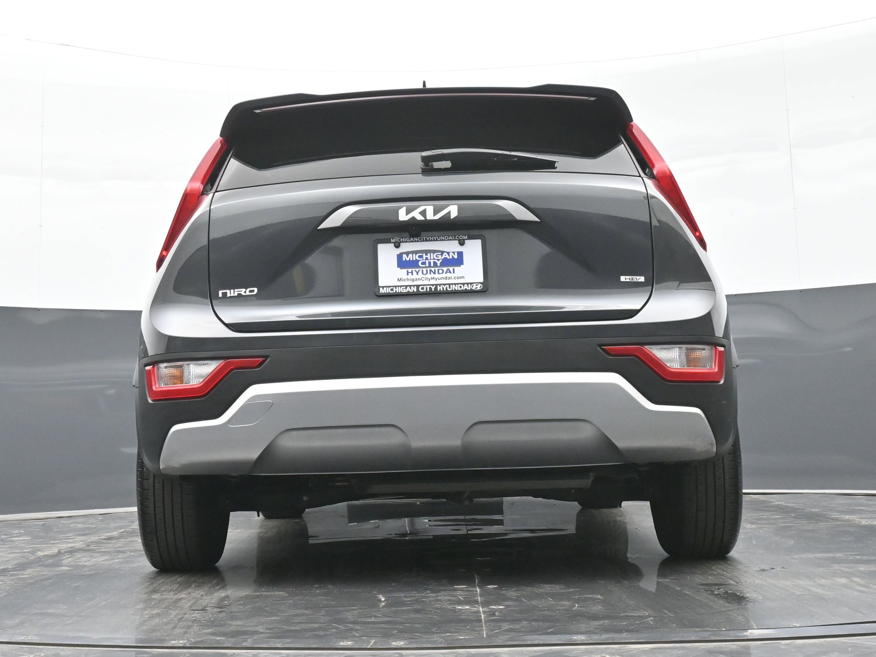 Used 2024 Kia Niro LX image 38