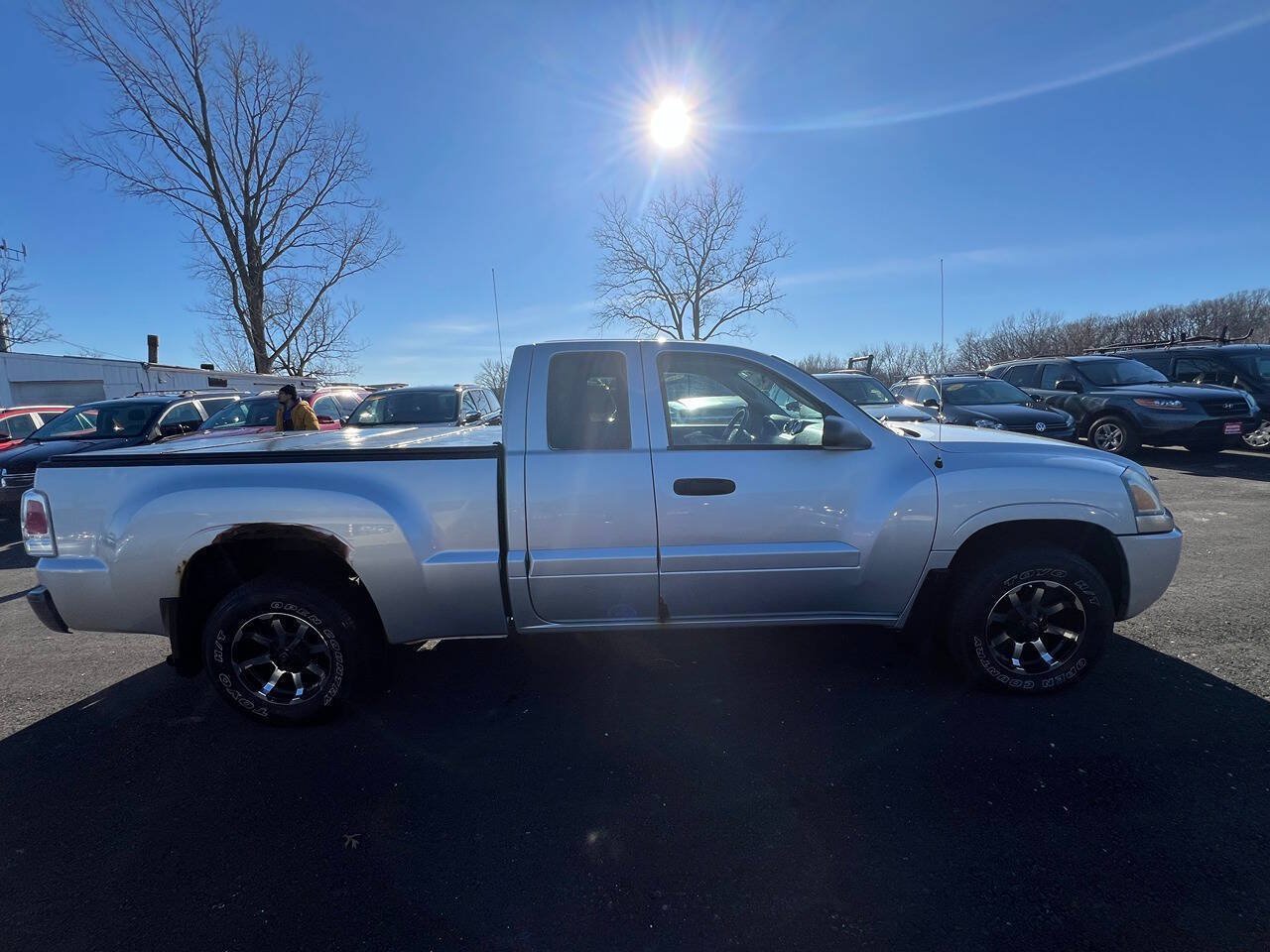 Used 2007 Mitsubishi Raider LS RWD image 5
