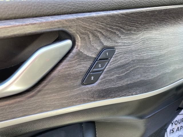 Used 2023 Jeep Grand Cherokee Limited AWD/4WD image 17